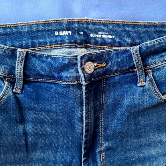 Old Navy Super Skinny Jeans - Picture 2 of 4